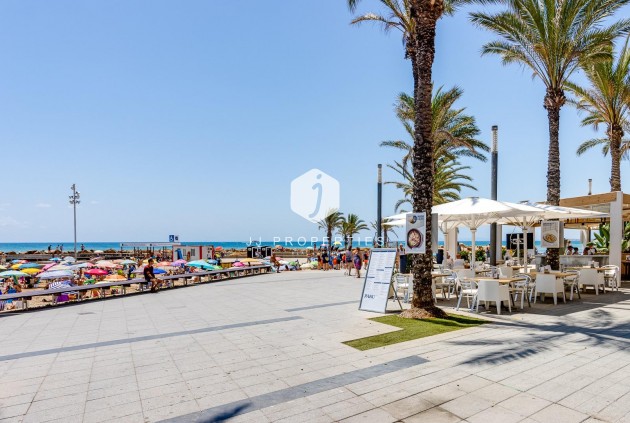 Tweedehands - Appartement / flat -
Torrevieja - Centro