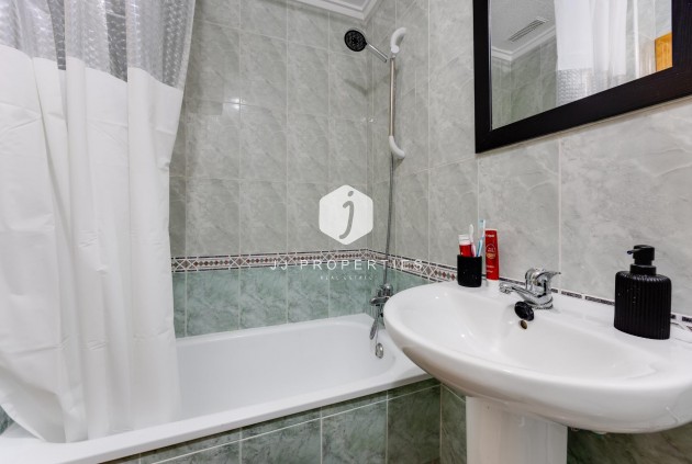 Tweedehands - Appartement / flat -
Torrevieja - Centro
