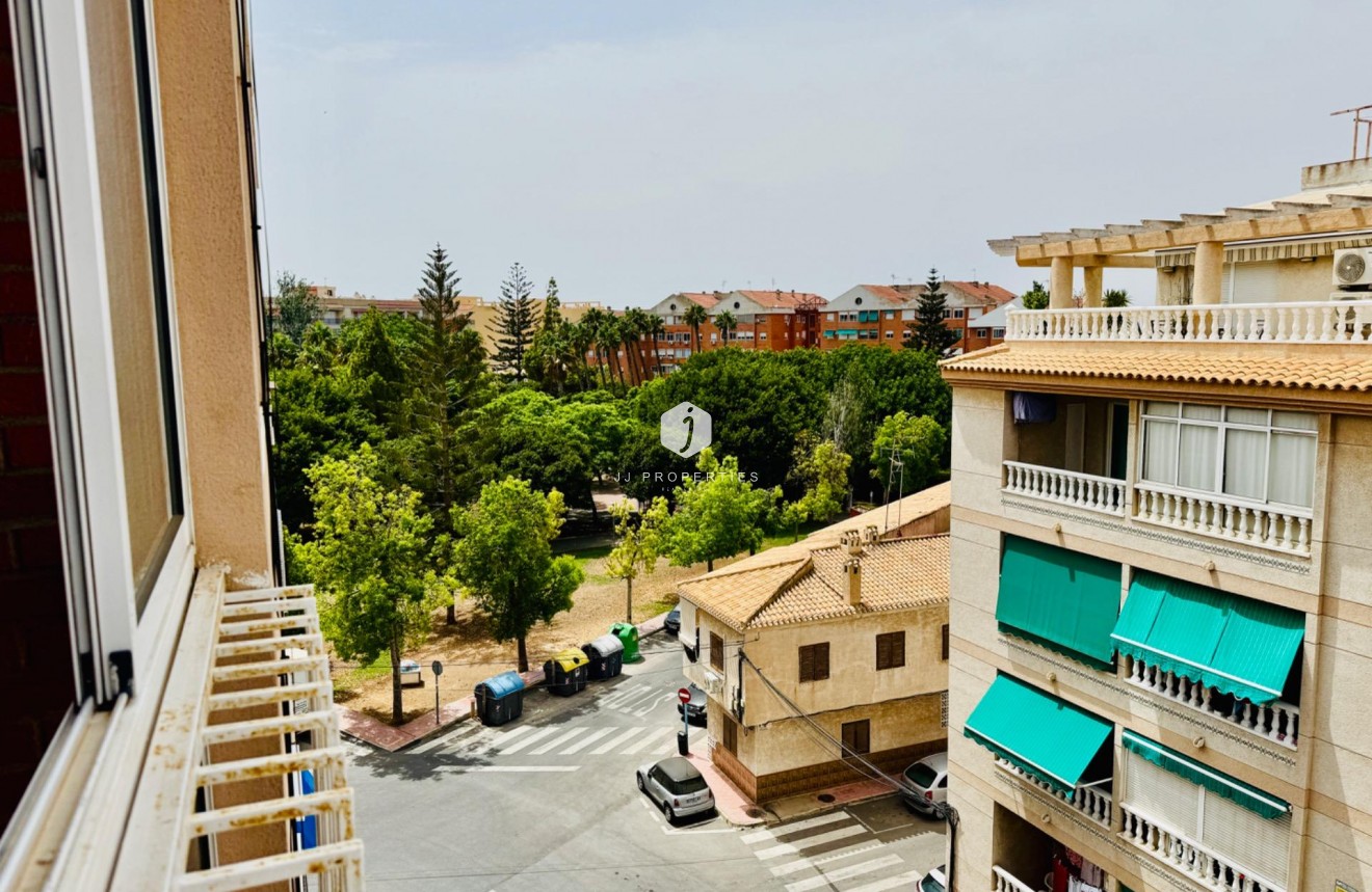Tweedehands - Appartement / flat -
Torrevieja - Acequion