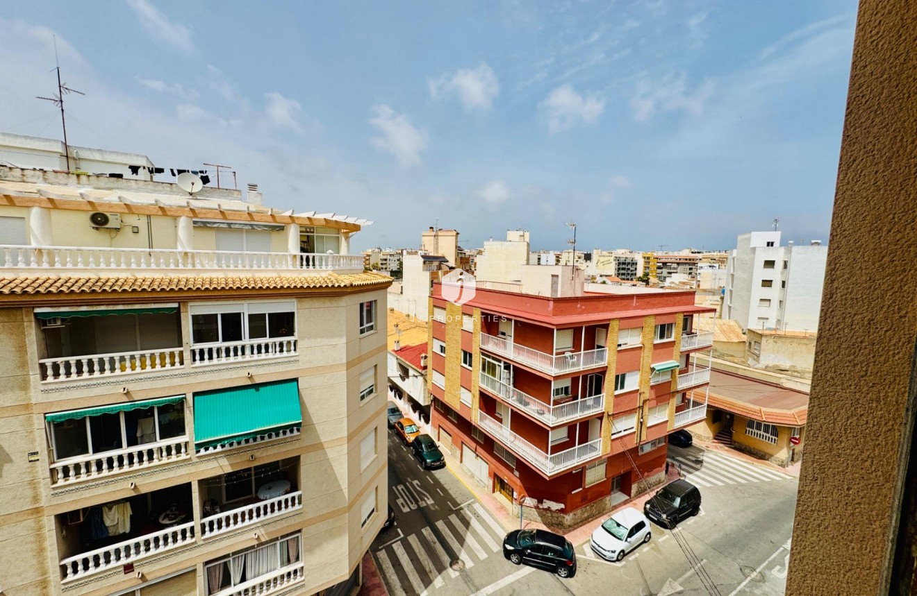 Tweedehands - Appartement / flat -
Torrevieja - Acequion