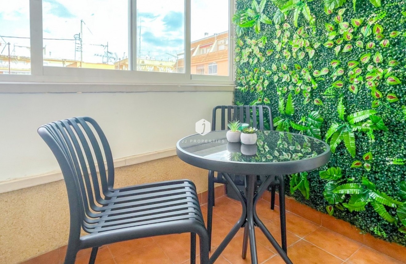 Resale - Apartment / flat -
Torrevieja - Costa Blanca