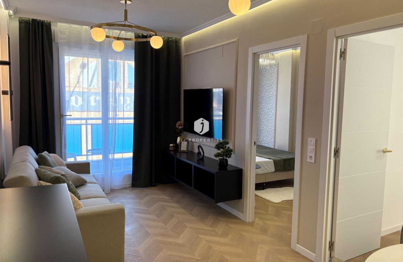 Resale - Apartment / flat -
Torrevieja - Playa del Cura