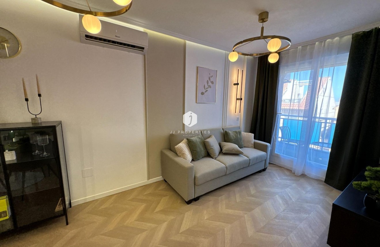 Resale - Apartment / flat -
Torrevieja - Playa del Cura