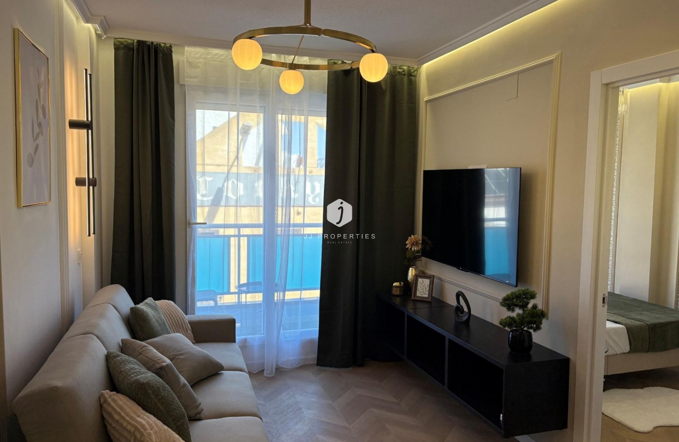 Resale - Apartment / flat -
Torrevieja - Playa del Cura