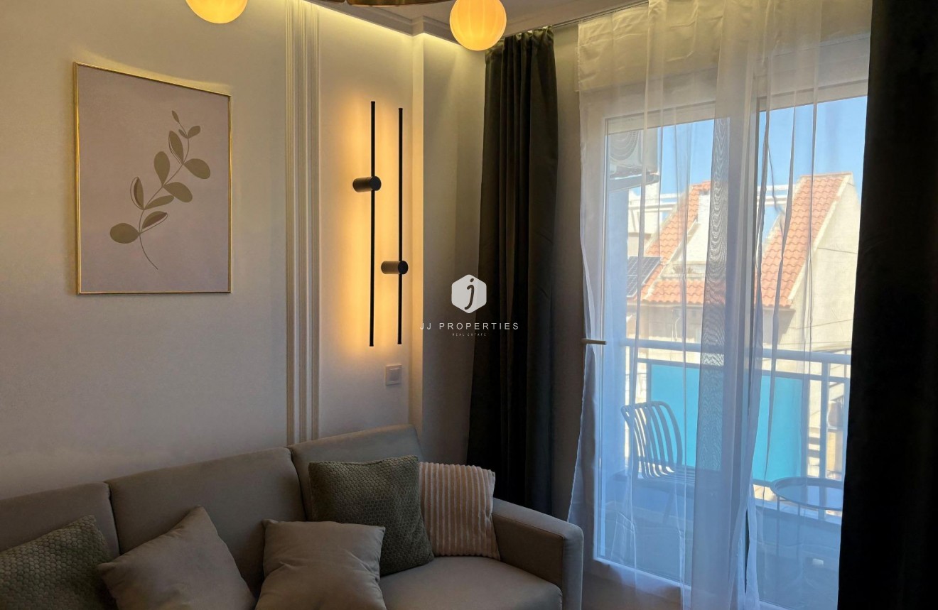 Resale - Apartment / flat -
Torrevieja - Playa del Cura