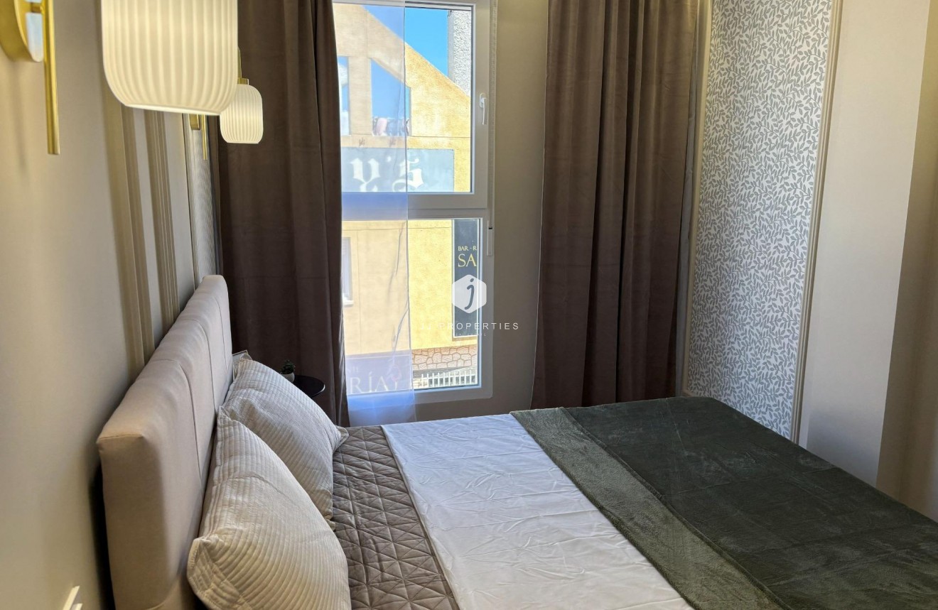 Resale - Apartment / flat -
Torrevieja - Playa del Cura