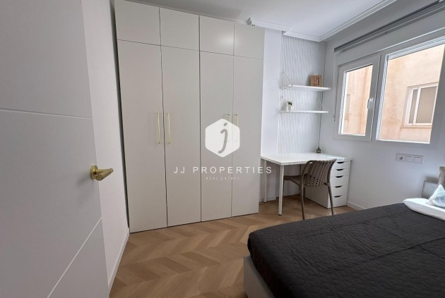 Resale - Apartment / flat -
Torrevieja - Playa del Cura