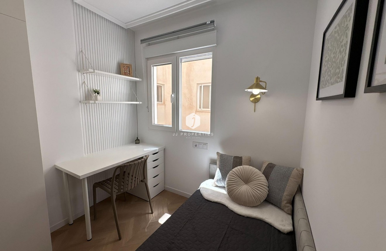 Resale - Apartment / flat -
Torrevieja - Playa del Cura