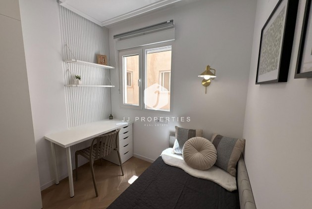 Resale - Apartment / flat -
Torrevieja - Playa del Cura