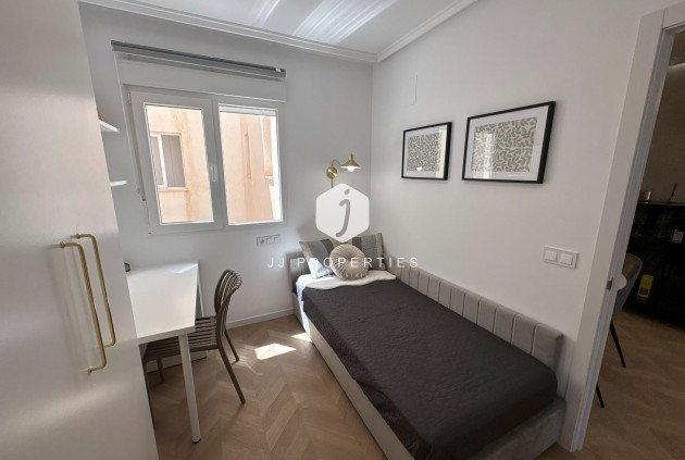 Resale - Apartment / flat -
Torrevieja - Playa del Cura