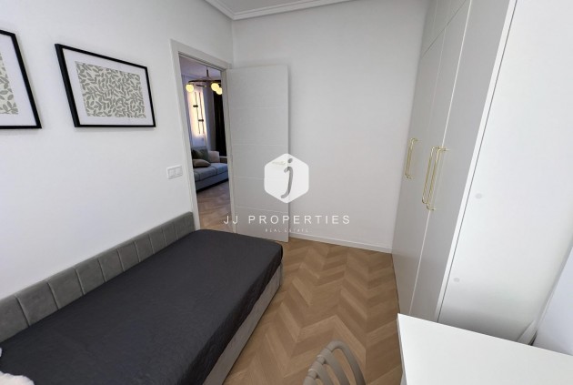 Resale - Apartment / flat -
Torrevieja - Playa del Cura