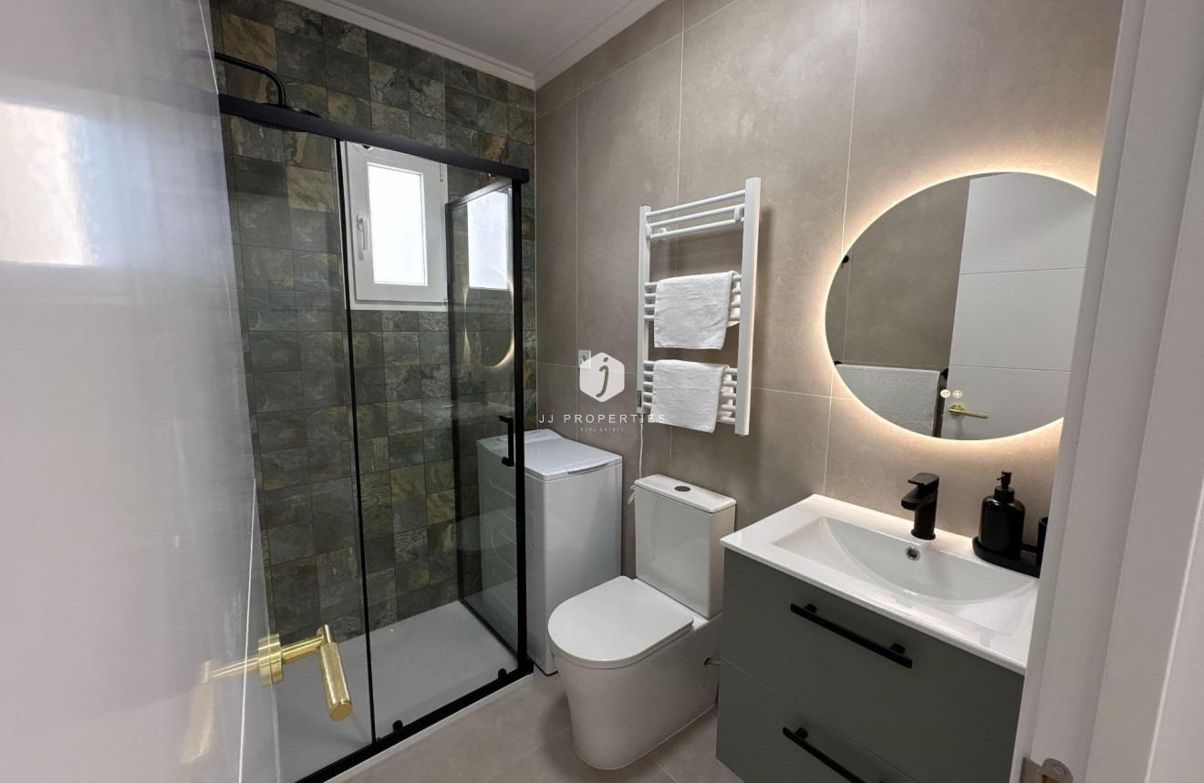Resale - Apartment / flat -
Torrevieja - Playa del Cura