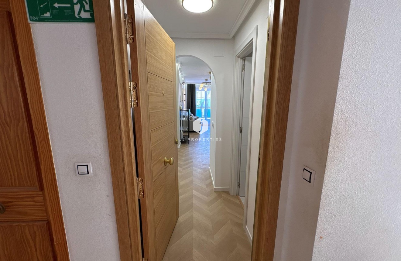 Resale - Apartment / flat -
Torrevieja - Playa del Cura
