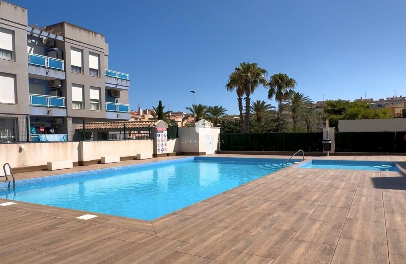 Resale - Apartment / flat -
Torrevieja - Playa del Cura