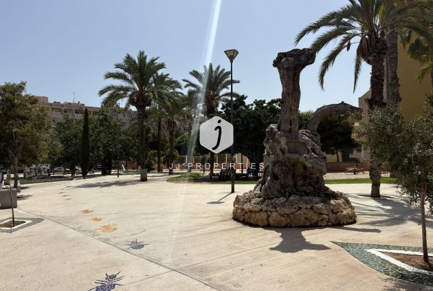 Resale - Apartment / flat -
Torrevieja - Playa del Cura