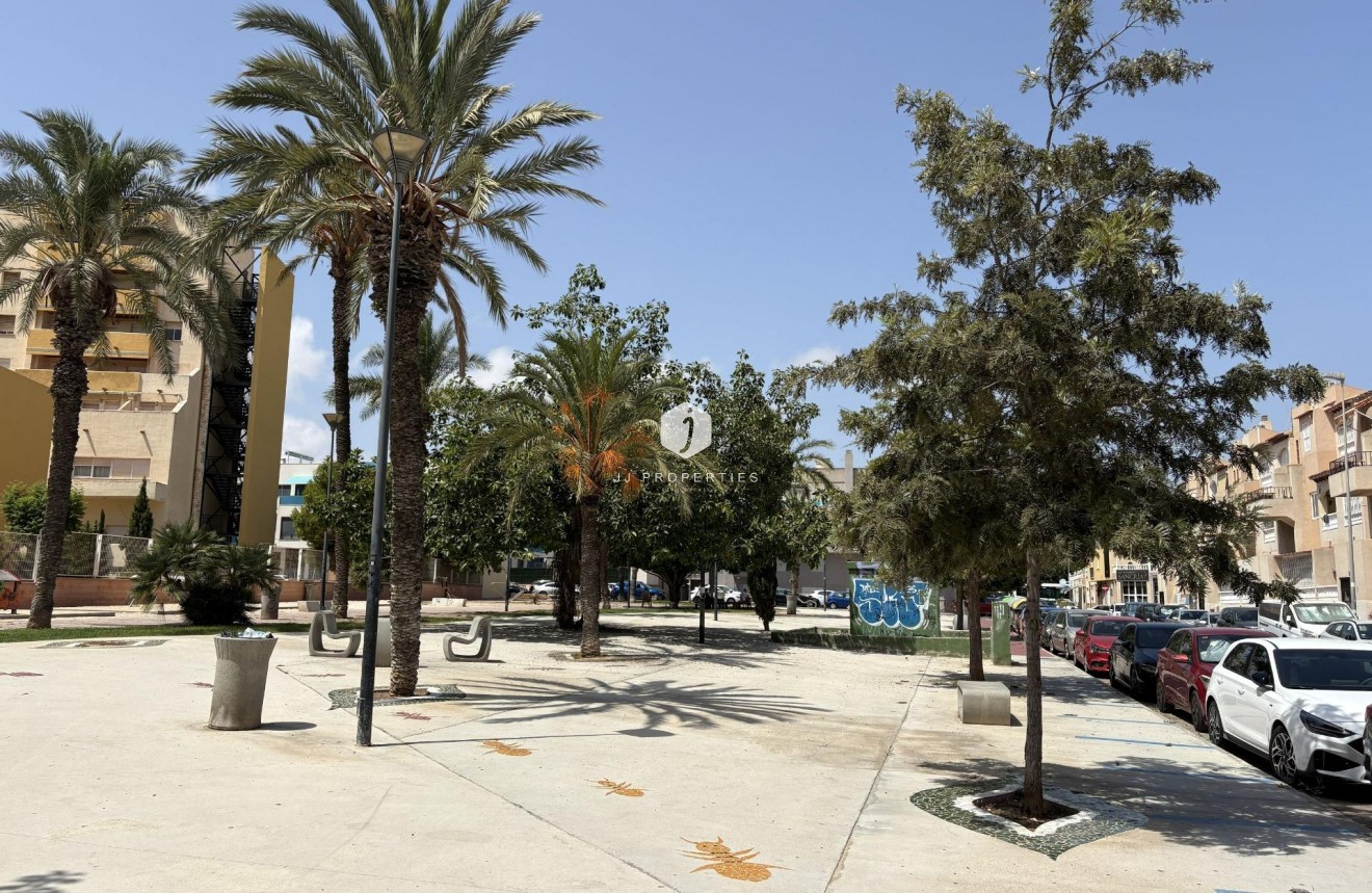 Resale - Apartment / flat -
Torrevieja - Playa del Cura