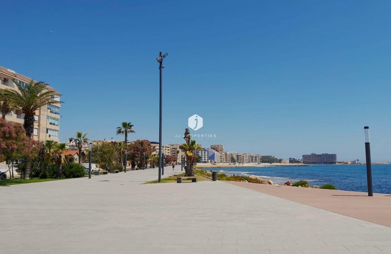 Resale - Apartment / flat -
Torrevieja - Playa del Cura