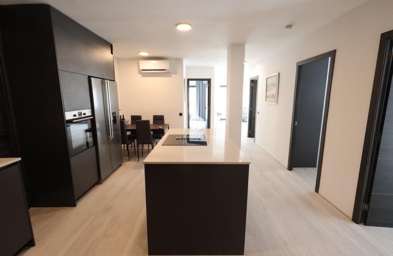 Z drugiej ręki - Daszek -
Torrevieja - Costa Blanca