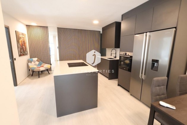Z drugiej ręki - Daszek -
Torrevieja - Costa Blanca