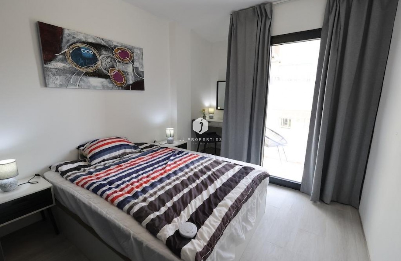 Z drugiej ręki - Daszek -
Torrevieja - Costa Blanca