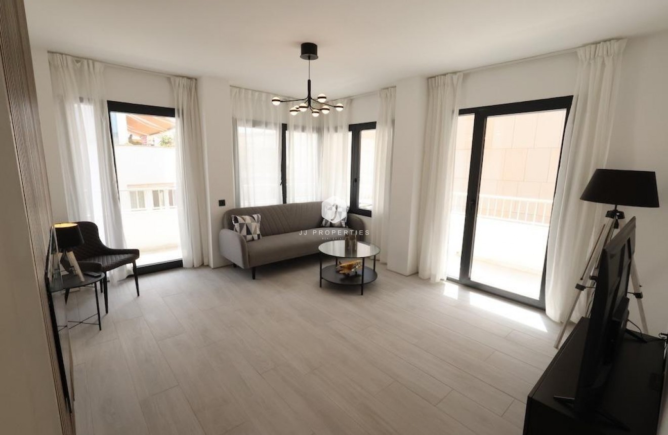 Z drugiej ręki - Daszek -
Torrevieja - Costa Blanca