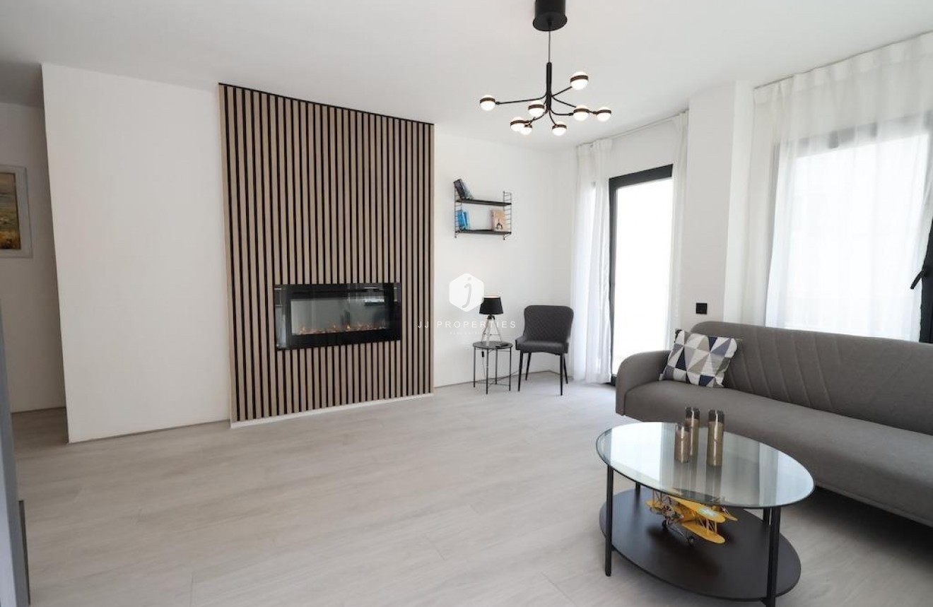 Z drugiej ręki - Daszek -
Torrevieja - Costa Blanca