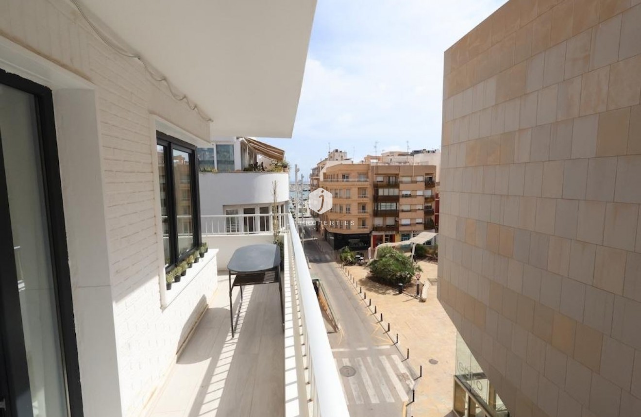 Z drugiej ręki - Daszek -
Torrevieja - Costa Blanca