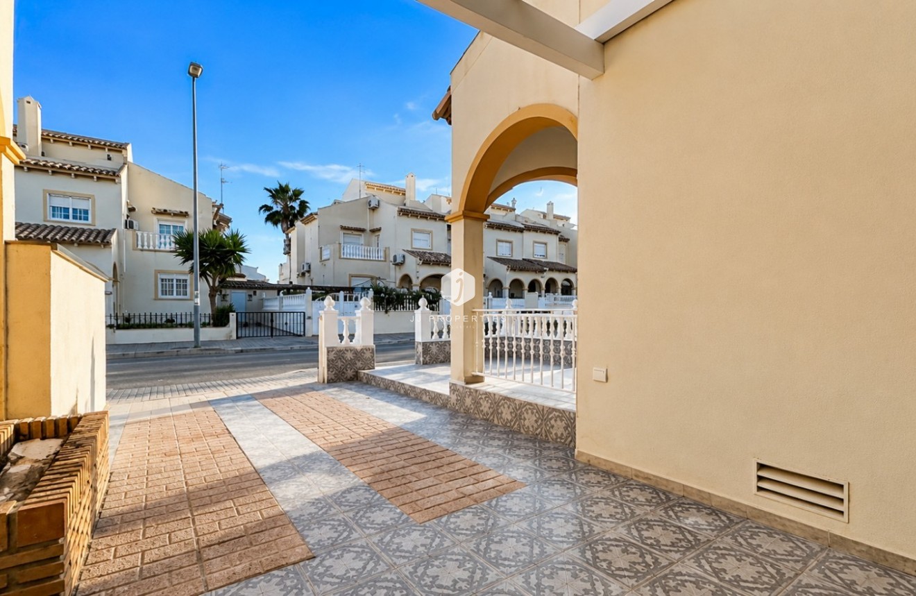 Tweedehands - Chalet -
Orihuela Costa - Costa Blanca