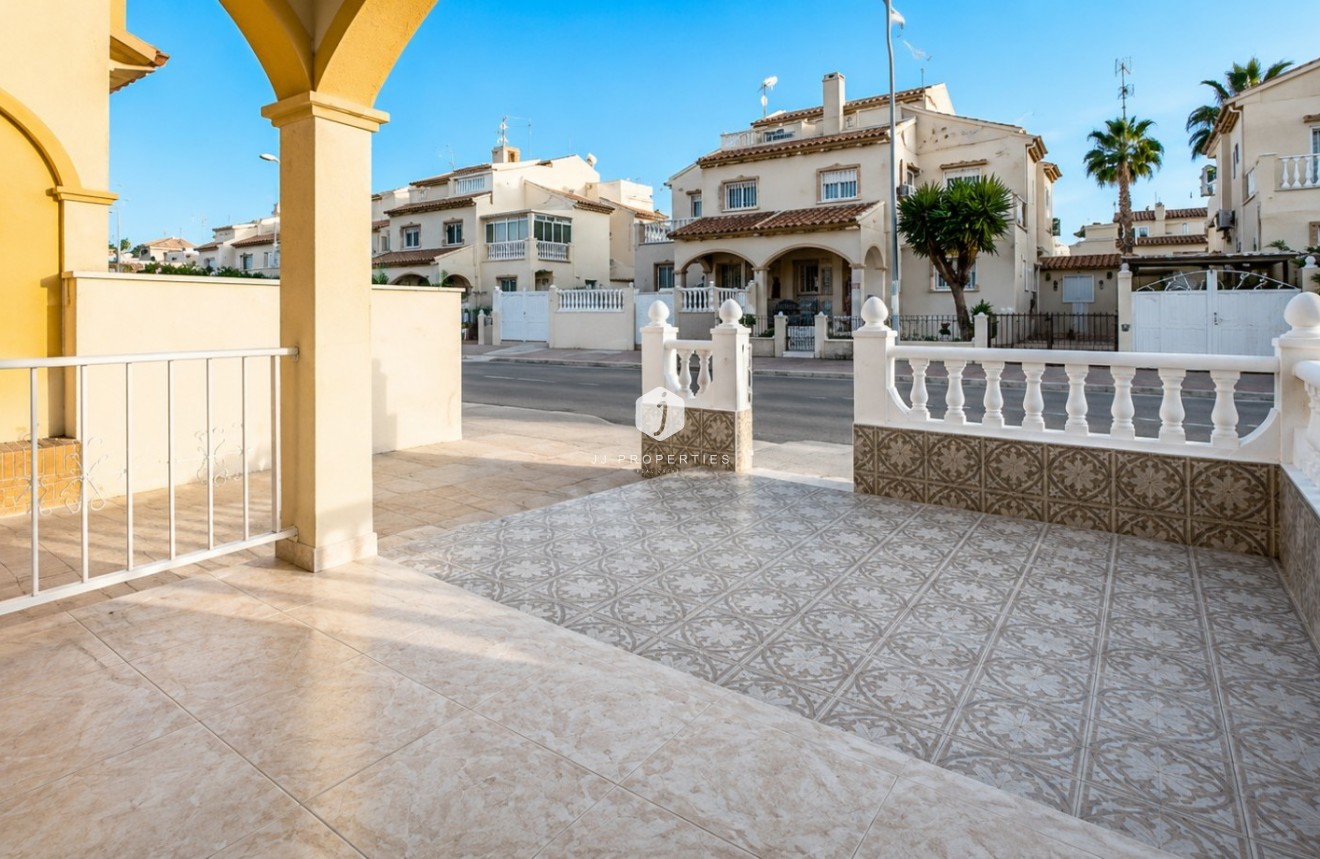 Tweedehands - Chalet -
Orihuela Costa - Costa Blanca