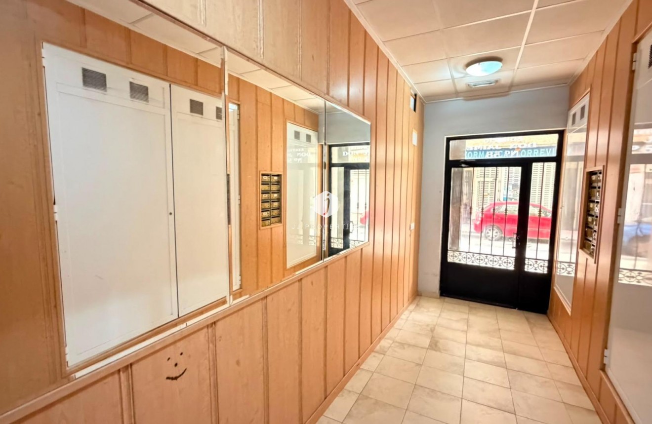 Resale - Apartment / flat -
Torrevieja