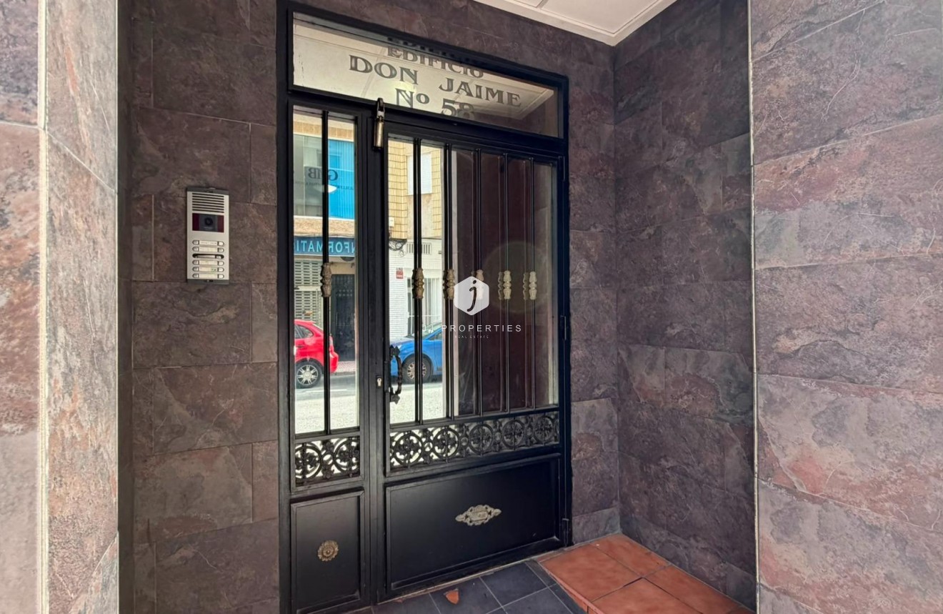 Resale - Apartment / flat -
Torrevieja