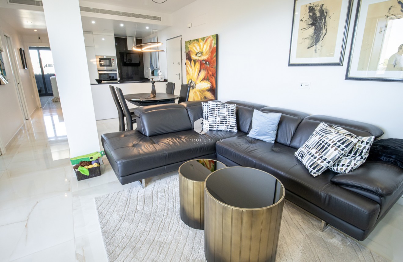 Aus zweiter Hand - Penthouse -
Los Altos - AMANECER