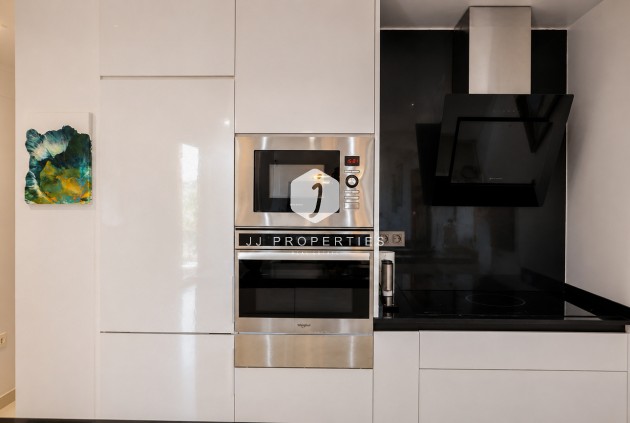 Aus zweiter Hand - Penthouse -
Los Altos - AMANECER