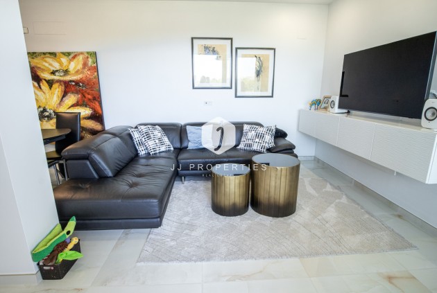 Aus zweiter Hand - Penthouse -
Los Altos - AMANECER