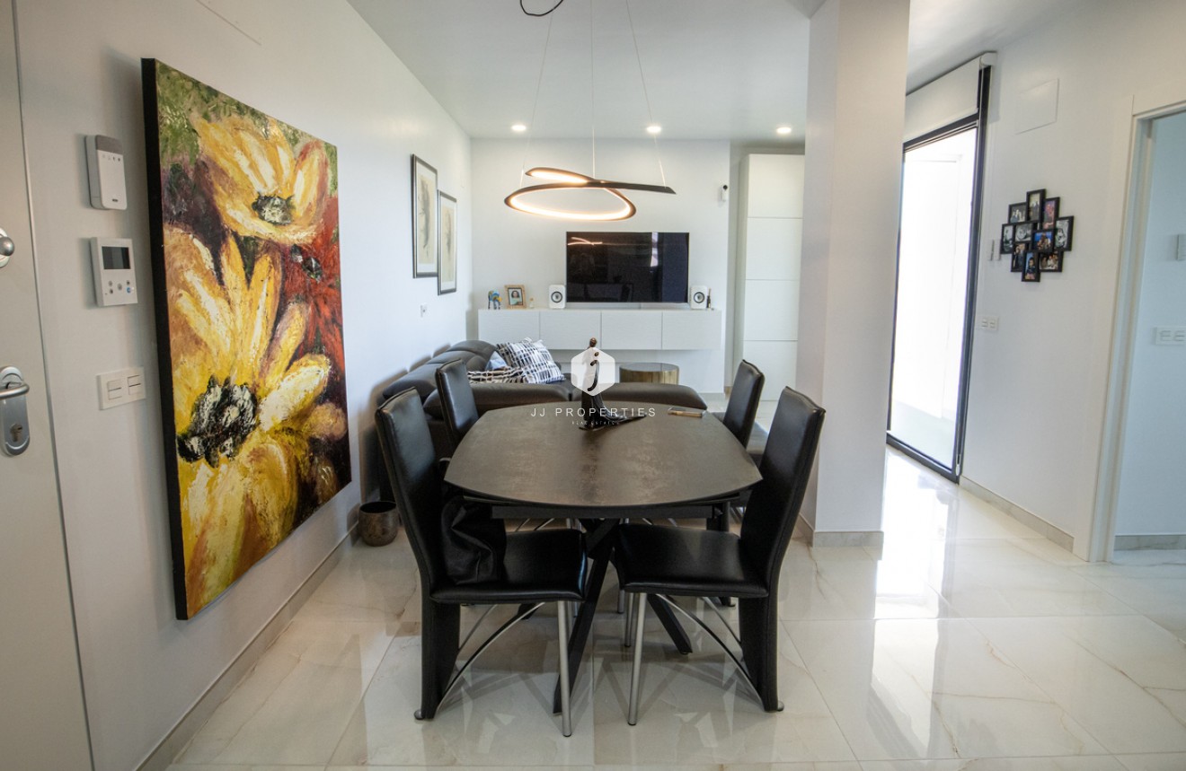 Aus zweiter Hand - Penthouse -
Los Altos - AMANECER