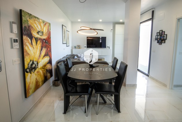 Aus zweiter Hand - Penthouse -
Los Altos - AMANECER