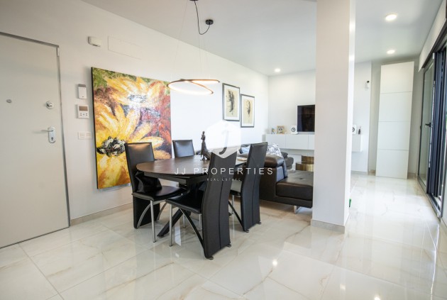 Aus zweiter Hand - Penthouse -
Los Altos - AMANECER