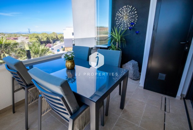 Aus zweiter Hand - Penthouse -
Los Altos - AMANECER