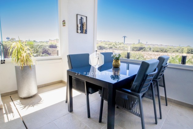 Aus zweiter Hand - Penthouse -
Los Altos - AMANECER