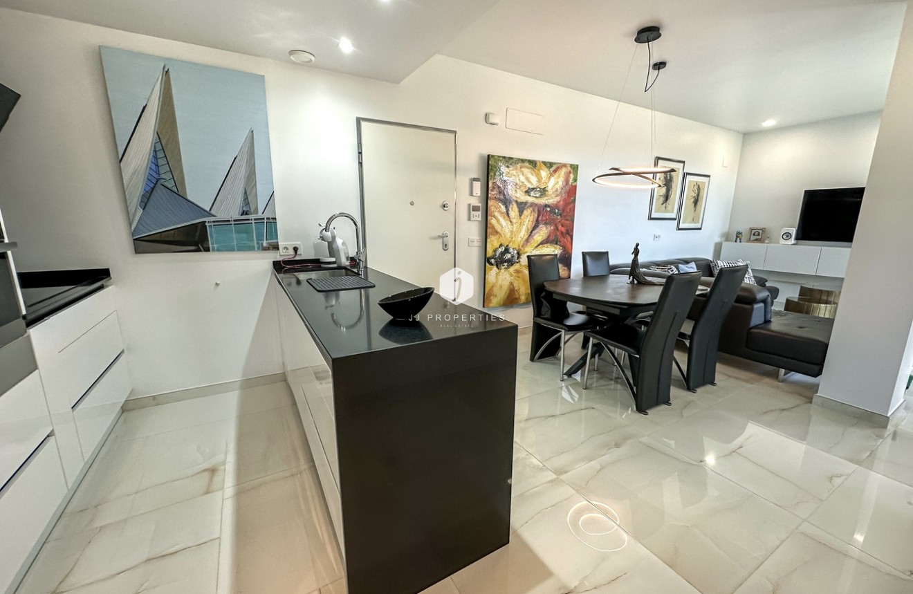 Aus zweiter Hand - Penthouse -
Los Altos - AMANECER