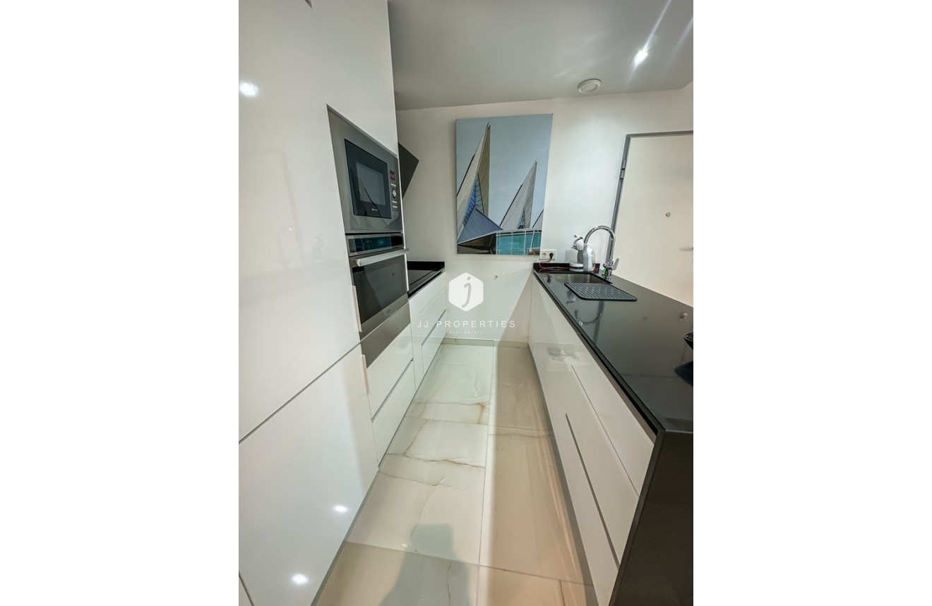 Aus zweiter Hand - Penthouse -
Los Altos - AMANECER