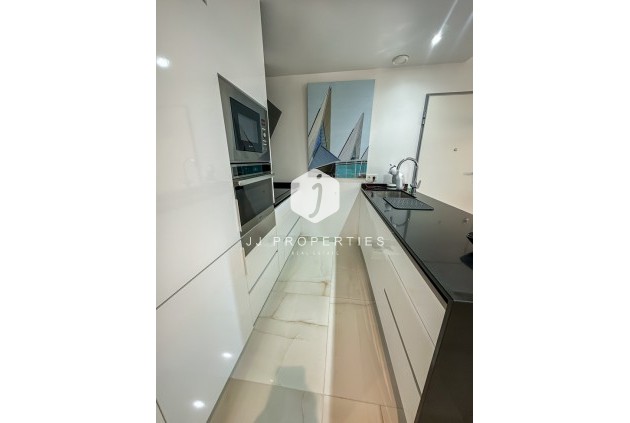 Aus zweiter Hand - Penthouse -
Los Altos - AMANECER