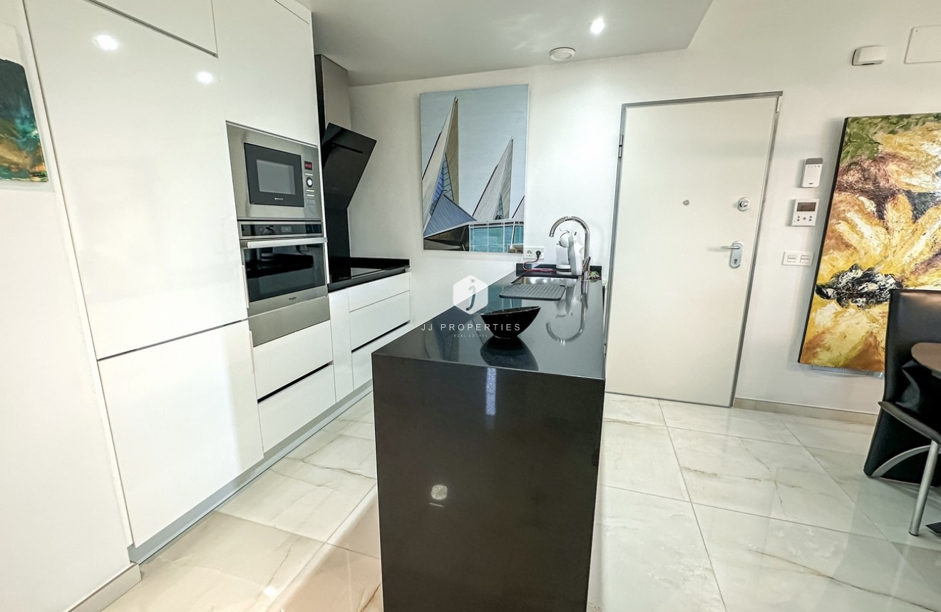 Aus zweiter Hand - Penthouse -
Los Altos - AMANECER