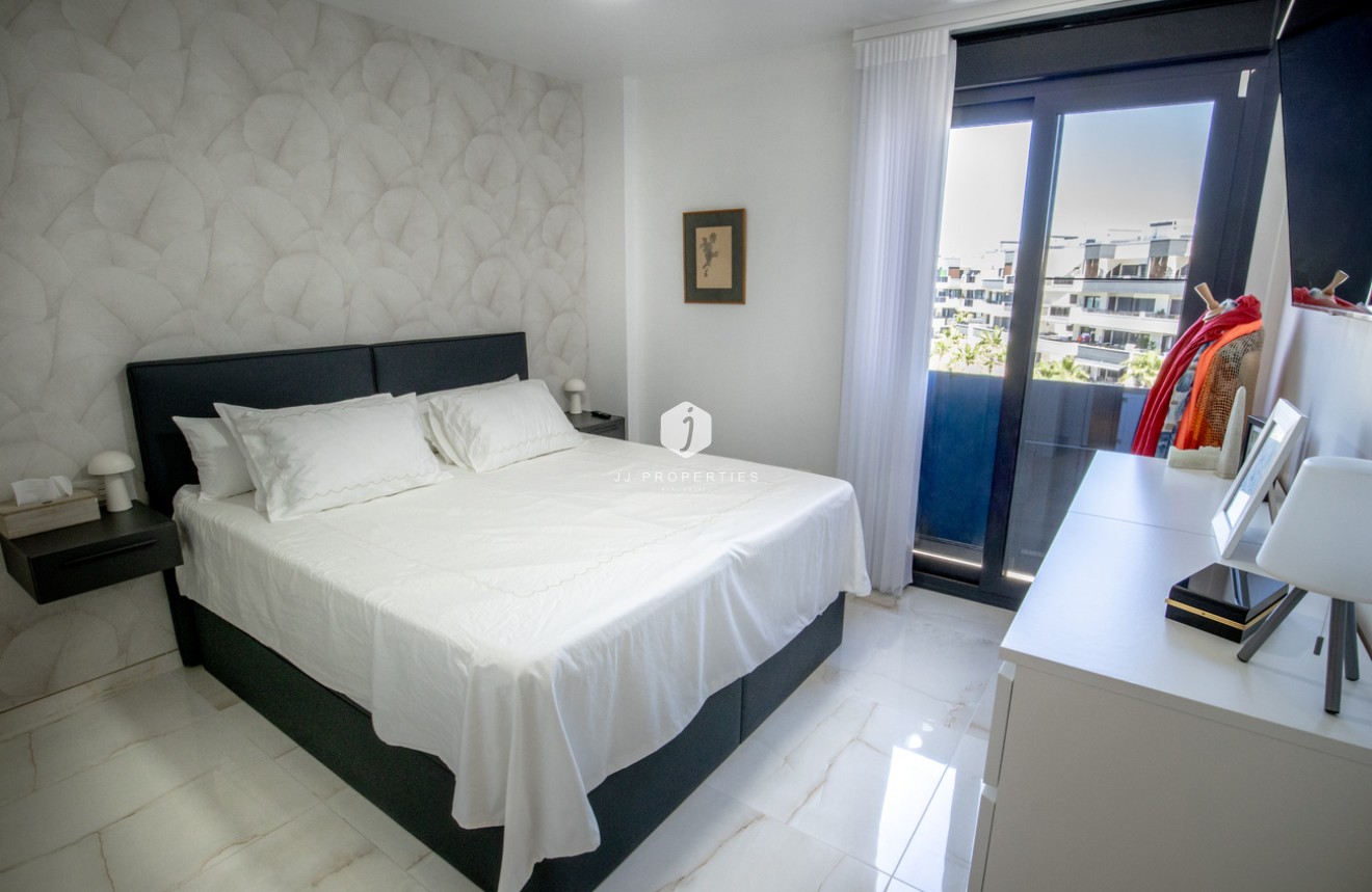 Aus zweiter Hand - Penthouse -
Los Altos - AMANECER
