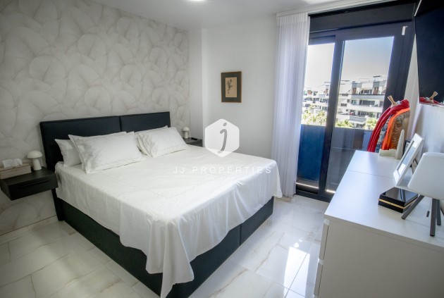 Aus zweiter Hand - Penthouse -
Los Altos - AMANECER