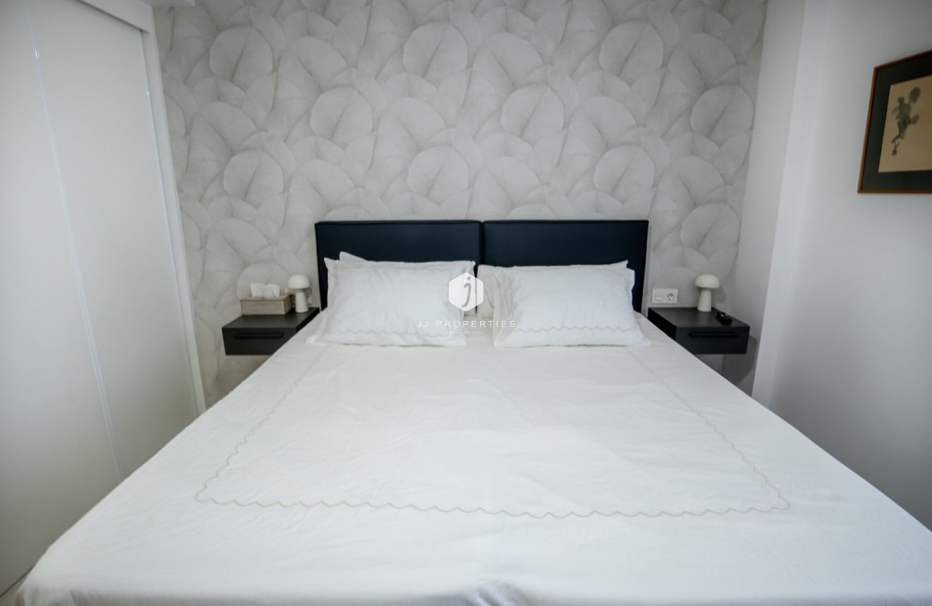 Aus zweiter Hand - Penthouse -
Los Altos - AMANECER