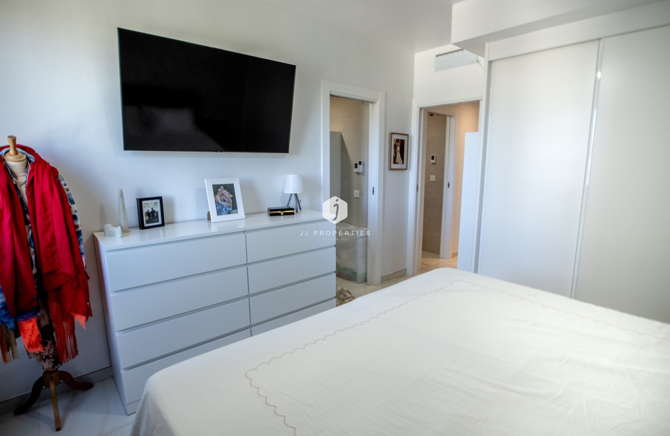 Aus zweiter Hand - Penthouse -
Los Altos - AMANECER