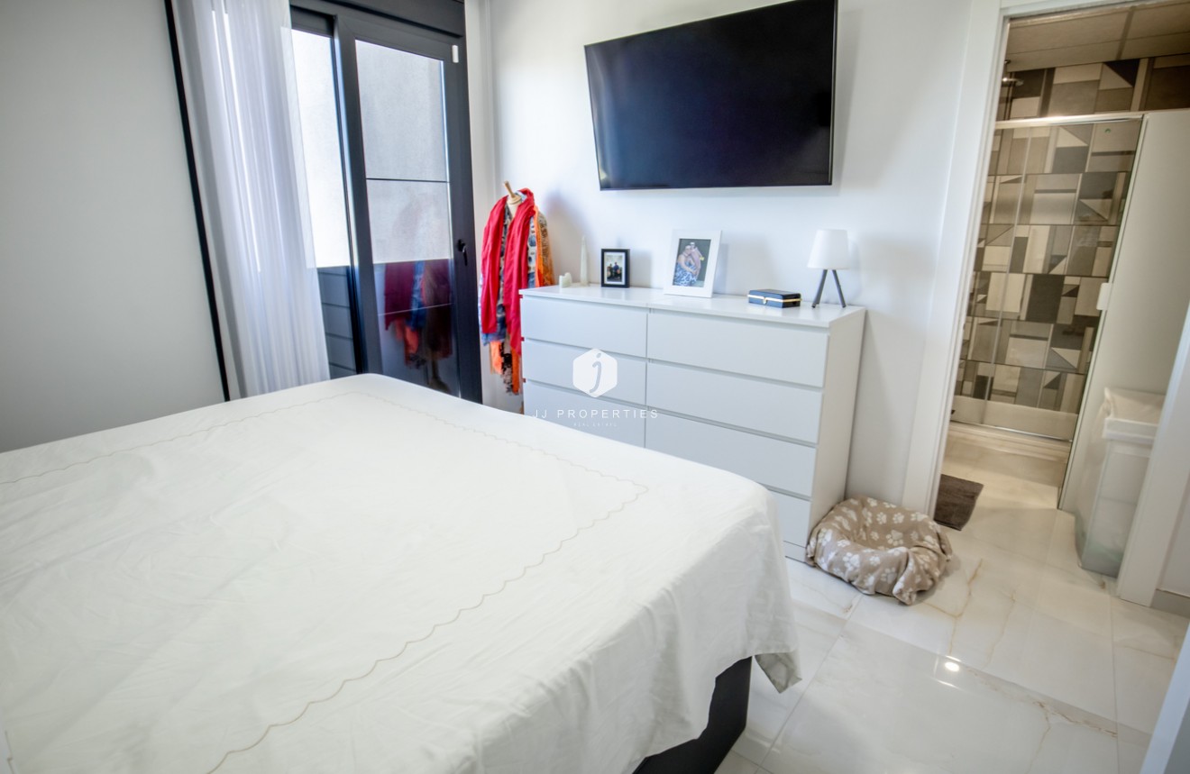 Aus zweiter Hand - Penthouse -
Los Altos - AMANECER