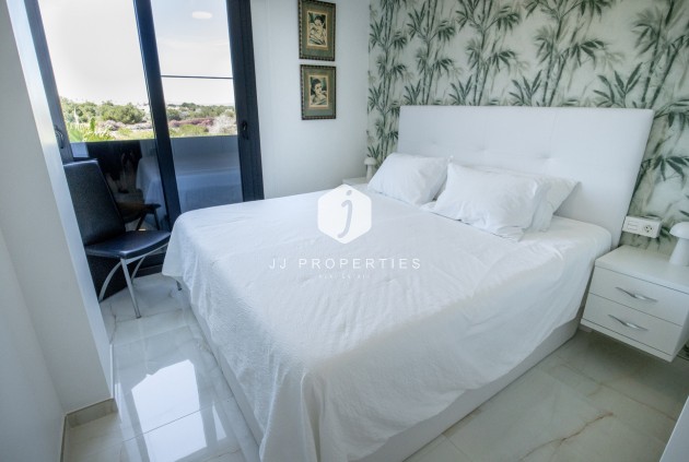 Aus zweiter Hand - Penthouse -
Los Altos - AMANECER