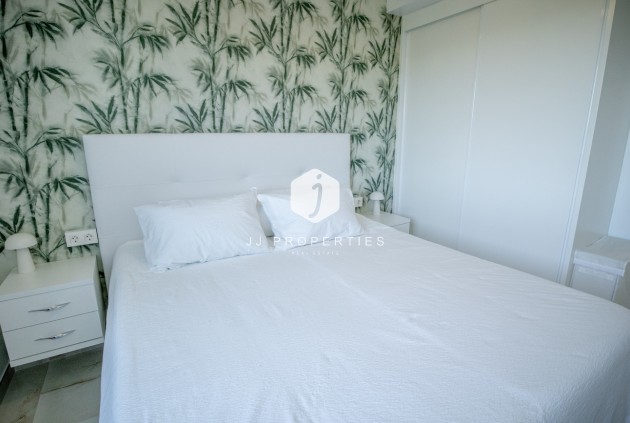 Aus zweiter Hand - Penthouse -
Los Altos - AMANECER